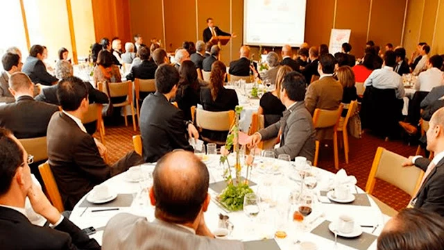 Meseros para eventos empresariales de OCS Asesorías