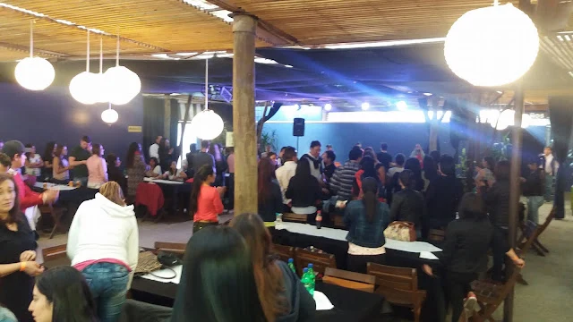 Atención a invitados en un restaurante